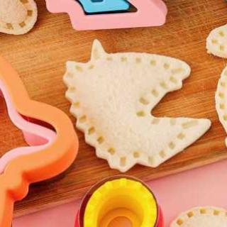 13-piece sandwich mold pocket mold biscuit mold Cartoon fruit embossing mold