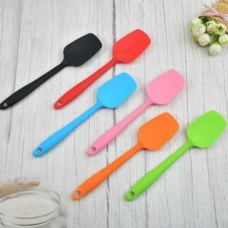 The manufacturer wholesales butter spatulas, small scrapers, T-shaped spatulas, cake spatulas, cream stirring spatulas and baking tools